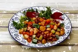 Куриное филе кусочками с арахисом и овощами (250 гр.)