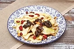 Острая капуста с древесными грибами и арахисом (250 гр.)