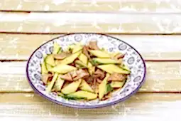 Салат с огурцом и говяжьим языком (250 гр.)