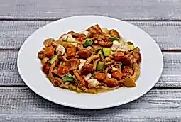 Филе куриное кусочками с овощами и грибами (250 гр.)