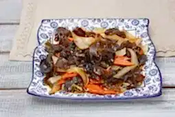 Древесные грибы с луком и морковью (250 гр.)