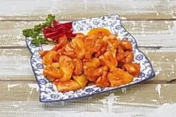 Свинина с ананасами в кисло-сладком соусе с морковью и огурцом (250 гр.)