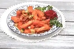 Семга в кисло-сладком соусе с огурцом и морковью (250 гр.)