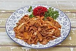 Баранина со специями и луком (220 гр.)