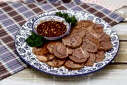 Закуска из отварной говядины с соевым соусом и чесноком (180 гр.)