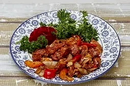 Говядина жареная с овощами и луком (250 гр.)