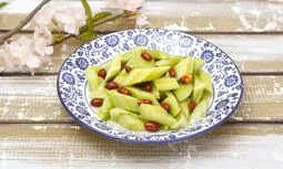 Салат с огурцом, арахисом и чесноком (200 гр.)